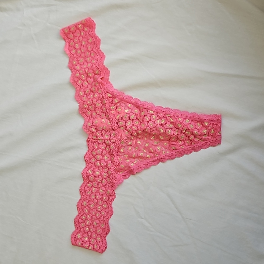 🆕 VS Pink & Gold Thong Panties NWT